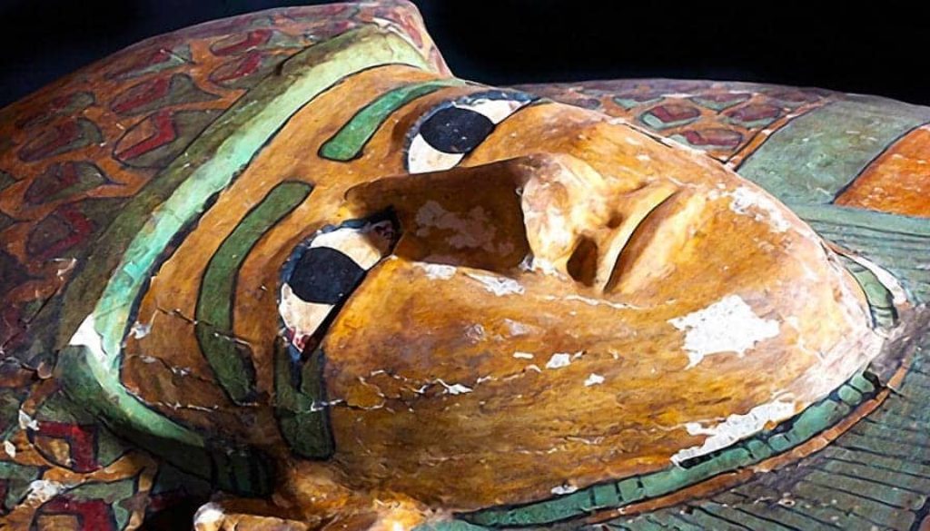 3600-year-old-mummy-preserved-wooden-tomb-unearthed-ancient-egypt